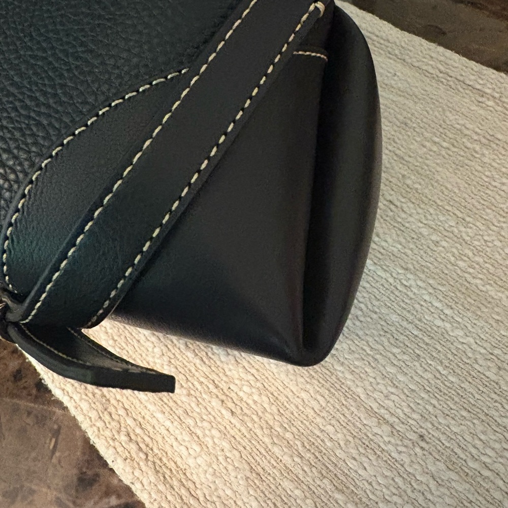 Dooney & Bourke Black Pebble leather w/Florentine trim 30 satchel - Picture 4 of 5